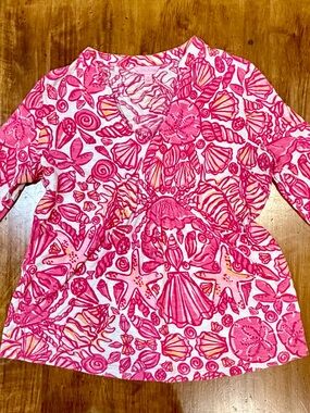 Women’s Pink Seashell Print V-Neck Top